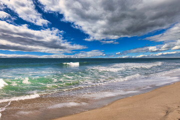 Fototapeta premium Deserted beaches at Spanish House in Sebastian Inlet state park