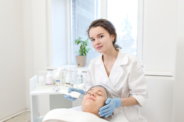 Obraz na płótnie Canvas Dermatologist cosmetologist in cleaning the skin of a client in a beauty salon. Skin rejuvenation