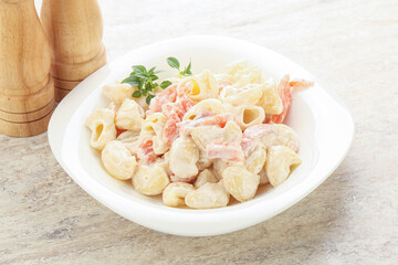 Pasta with salmon and cream cheese