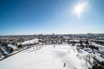 Obraz premium Toronto skyline snow condos blue skies 