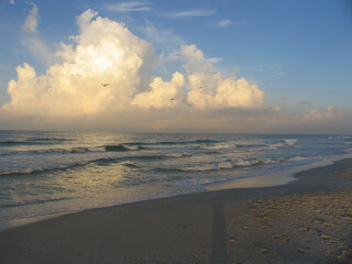 Strand von Holmes Beach am frühen Morgen