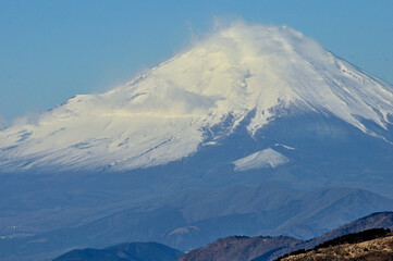 Fototapeta na wymiar 丹沢の大山山頂より望む富士山 