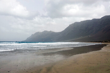 Fototapeta na wymiar Lanzarote. View of the beach of the fishermen village Famara 