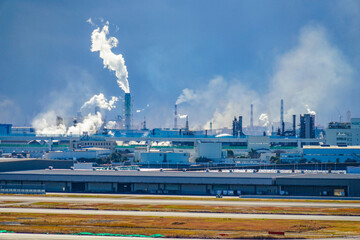 京浜工業地帯（羽田空港より）