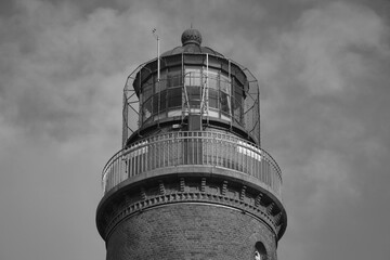 Leuchtturm monochrom, schwarzweiß im Querformat; Darßer Ort