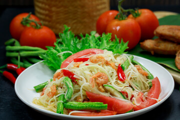 Thai papaya salad, Thai traditional Thai papaya salad Cooked with papaya, tomatoes, green beans and peanuts. Spicy Thai food concept.