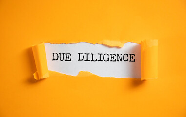 due diligence text on torn paper - obrazy, fototapety, plakaty