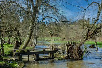 rivière la Mayenne en crue près de sa source