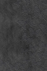 かすかに蝶々が浮き上がるブラック背景　縦