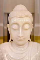 sculpture en marbre de bouddha
