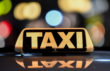 AUT, Linz, Taxi, Taxischild, Taxileuchte