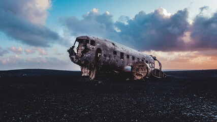 Relitto aereo del Douglas schiantato su spiaggia di Sólheimasandur in Islanda