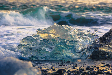 Vista sulla spiaggia di Diamond Beach al tramonto, Islanda