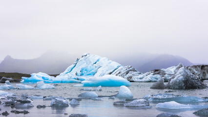 Vista degli iceberg nella laguna di Jokurlasrlon, Islanda © Vic