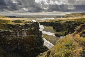 Fototapeta na wymiar Vista del fiordo di Fjadrargljufur dall'alto, Islanda