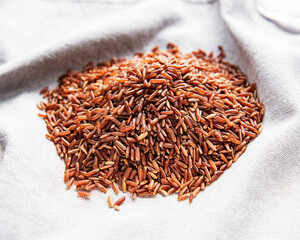 Raw red rice
