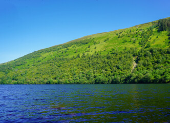 Naklejka premium Countryside view over a river and lush green countryside 