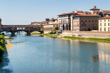 Obraz premium The Ponte Vecchio (Old Bridge) crossing the River Arno in Florence - Italy