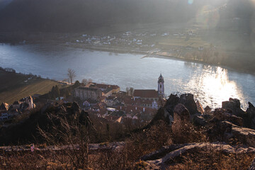 Blick von der Ruine auf Dürnstein in der Wachau im Winter 
