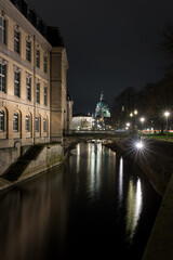 Fototapeta na wymiar hannover at night with light reflections