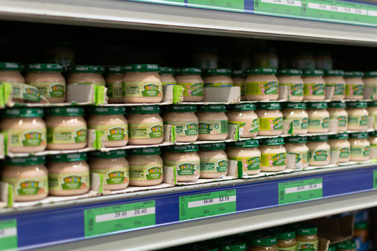 Chisinau, Moldova - January 23, 2022: Shelf With Baby Puree Brand Heinz. Meat Puree For Children In Glass Jars On The Shelves Of The Metro Cash Carry Supermarket