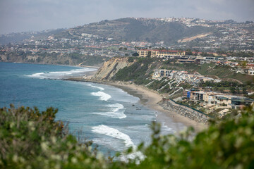 Obraz premium Luxurious Beautiful Residential and Communities with Houses on the Southern California Coastal Sea-cliffs Near Laguna Beach and Dana Point
