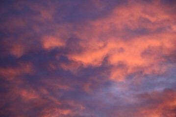 Ciel rougeoyant au crépuscule