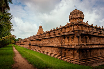 Fototapeta premium Tanjore Big Temple or Brihadeshwara Temple was built by King Raja Raja Cholan in Thanjavur, Tamil Nadu. It is the very oldest & tallest temple in India. This temple listed in UNESCO's Heritage Sites