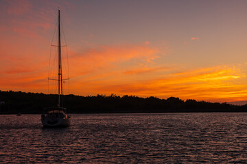 boot im Sonnenaufgang