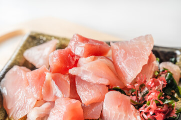マグロの切り落とし