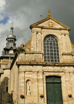 Fa&ccedil;ade de l&rsquo;&eacute;glise Saint-Mathurin de Moncontour 