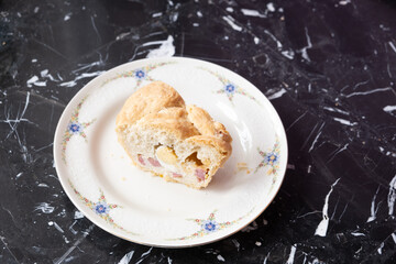 tortano, salty leavened of Neapolitan origin.