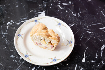 tortano, salty leavened of Neapolitan origin.