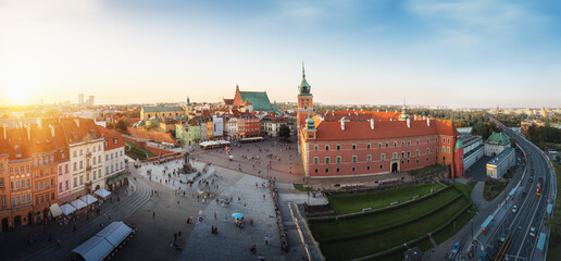 Panoramic aerial view of Castle Square Warsaw Royal Castle at sunset - Warsaw, Poland - obrazy, fototapety, plakaty