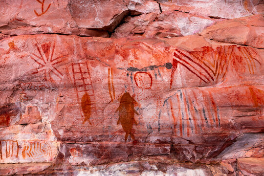 8000 year old paintings of the stone age in Chapada Diamantina Brazil