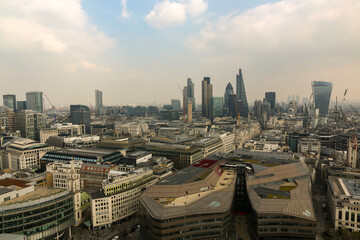 Fototapeta na wymiar Londoner Skyline mit modernen Hochhäusern - von der St. Pauls Cathedral aus gesehen