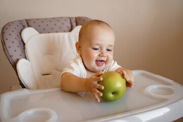 baby with apple