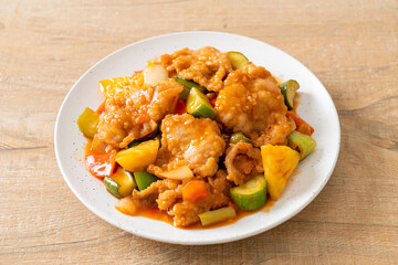 Stir fried sweet and sour sauce with pork