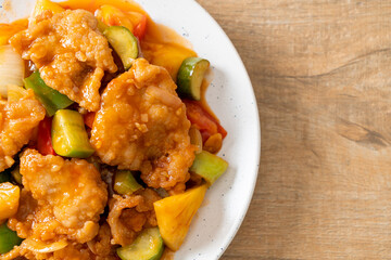 Stir fried sweet and sour sauce with pork
