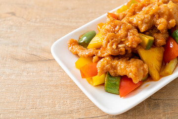 Stir fried sweet and sour sauce with pork