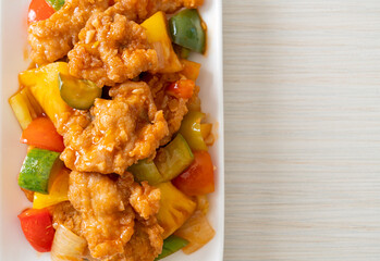 Stir fried sweet and sour sauce with pork