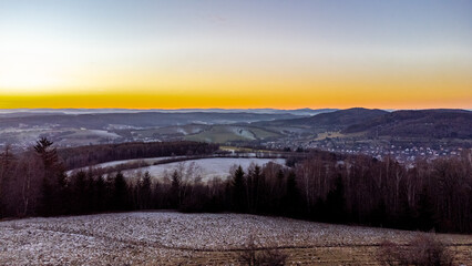 Sonnenuntergangswanderung entlang des Rennsteigs in der N&auml;he von Steinbach-Hallenberg - Deutschland