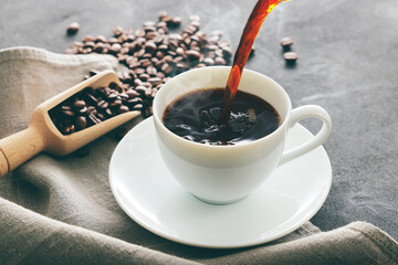 コーヒーカップとコーヒー豆　Coffee cups and coffee beans - obrazy, fototapety, plakaty