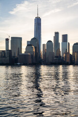 Obraz premium Sunrise over the New York Skyline in New York city