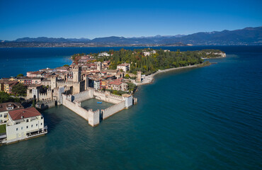 Fototapeta na wymiar Sirmione aerial view. Top view, historic center of the Sirmione peninsula, lake garda. Lake Garda, Sirmione, Italy. Aerial panorama of Sirmione. Autumn in Sirmione.