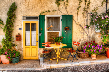 Charming Facade in Beaumes-de-Venise, Provence, France - obrazy, fototapety, plakaty