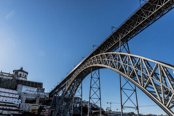 Fototapeta na wymiar Le Pont Dom-Luís I à Porto