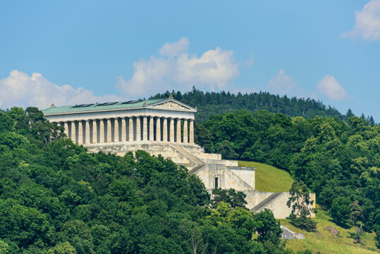 Ausblick auf die Walhalla aus dem Donautal