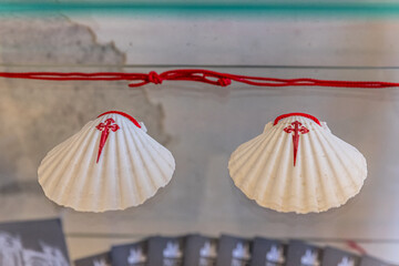 Coquilles et Croix Saint-Jacques de Compostelle dans le musée de la Sé cathédrale de Porto