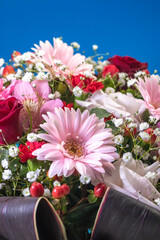 フラワーバスケット　様々な花のイメージ